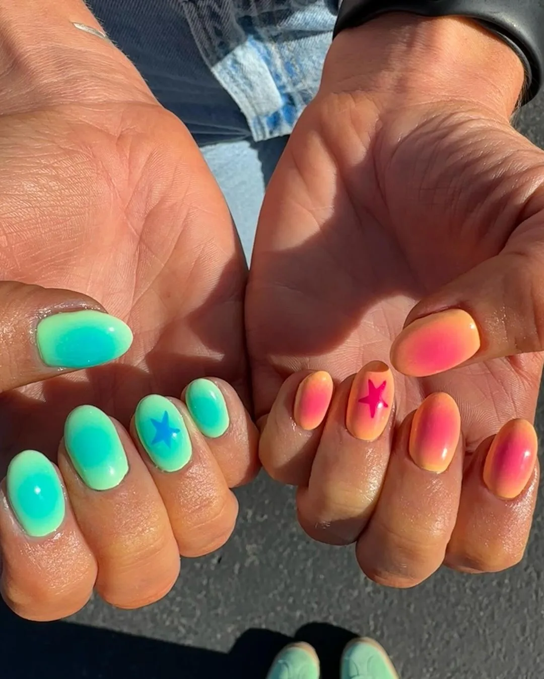 Đôi bàn tay nail đẹp với hiệu ứng aura