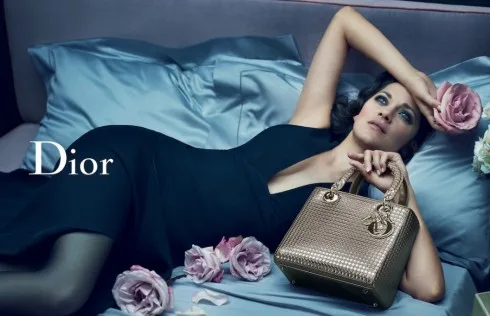 Nữ diễn viên Marion Cotillard trong chiến dịch quảng bá của Dior.