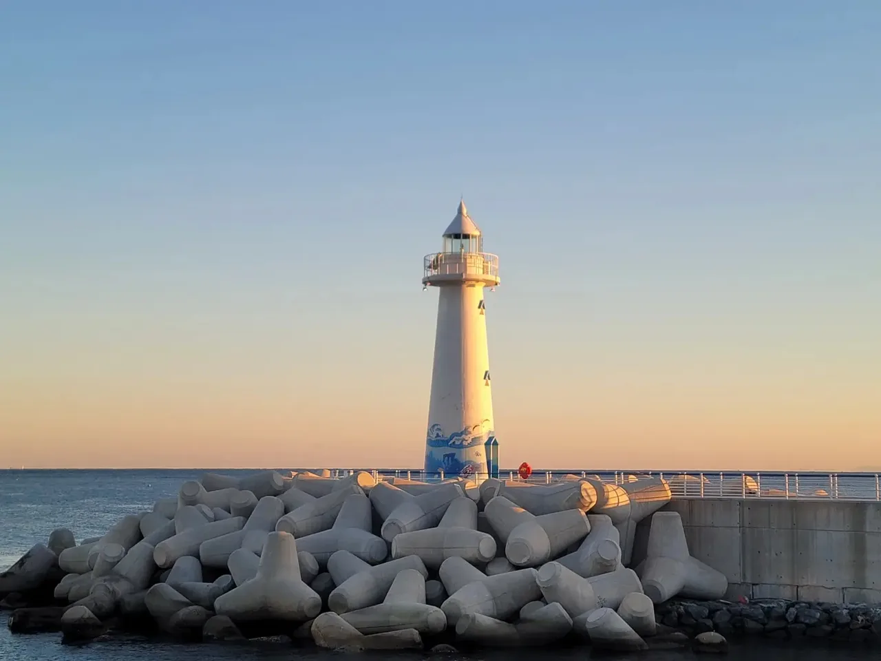 Một trong hai hải
đăng sinh đôi tại cảng
Cheongsapo - Busan.