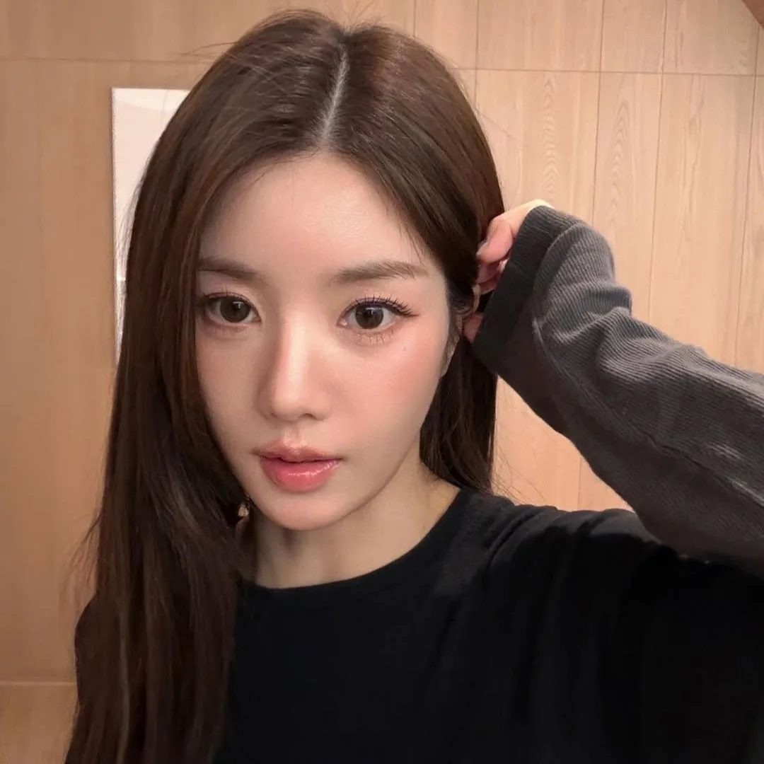 Kwon Eun Bi với làn da và mái tóc bóng mượt
