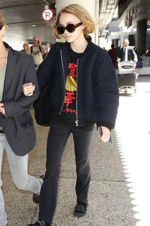 Nàng thơ Lily-Rose Depp với phong cách thời trang đáng ngưỡng mộ Nàng thơ Lily-Rose Depp với phong cách thời trang đáng ngưỡng mộ