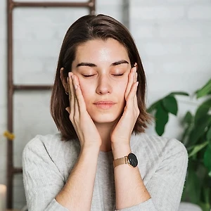 Trẻ hóa làn da với các bước massage mặt đơn giản tại nhà