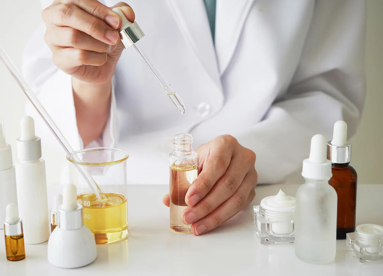 Đi tìm lời đáp: Retinol hoạt động thế nào trên da mụn và có thực sự hiệu quả? Đi tìm lời đáp: Retinol hoạt động thế nào trên da mụn và có thực sự hiệu quả?