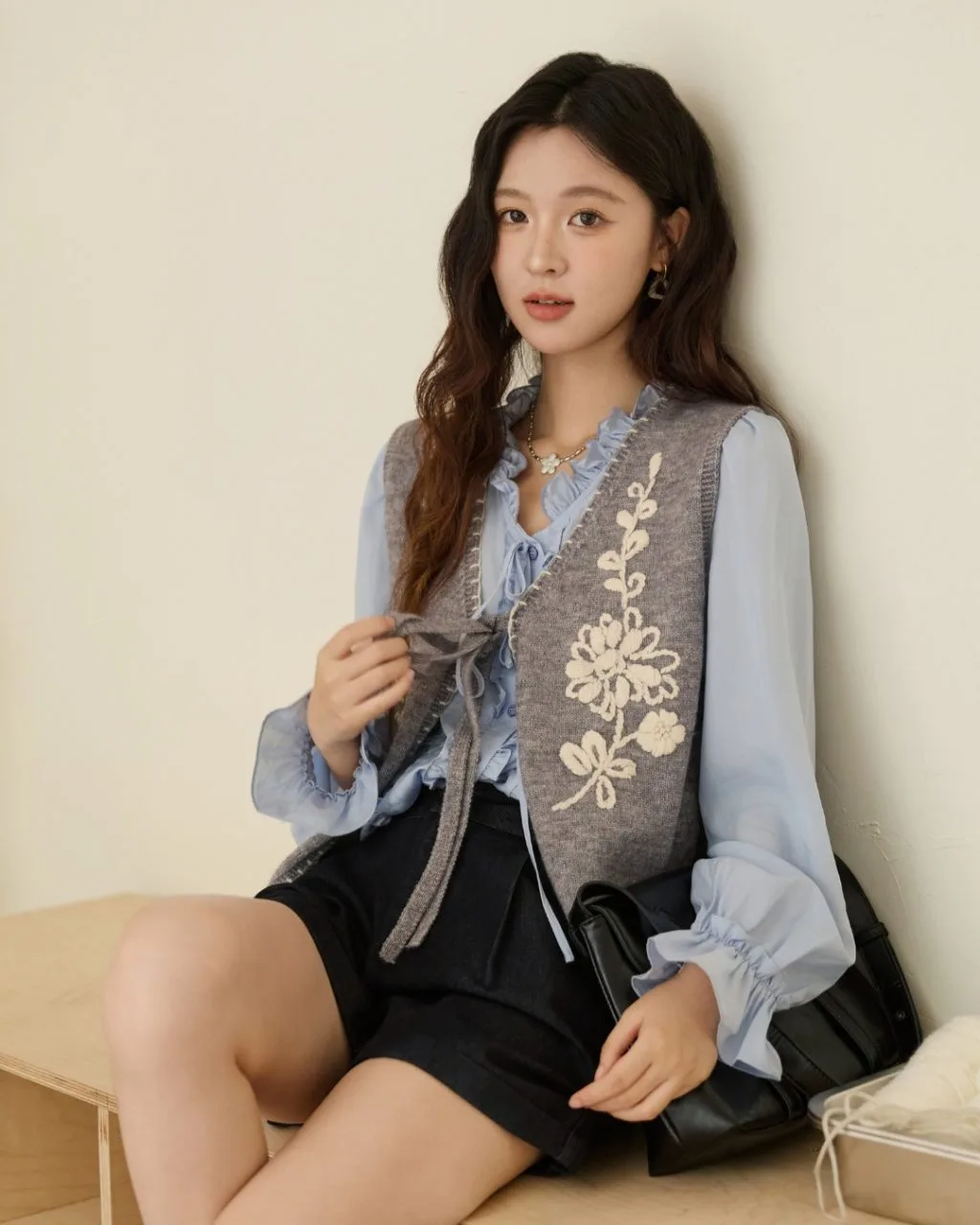 Cardigan không tay màu xám xanh