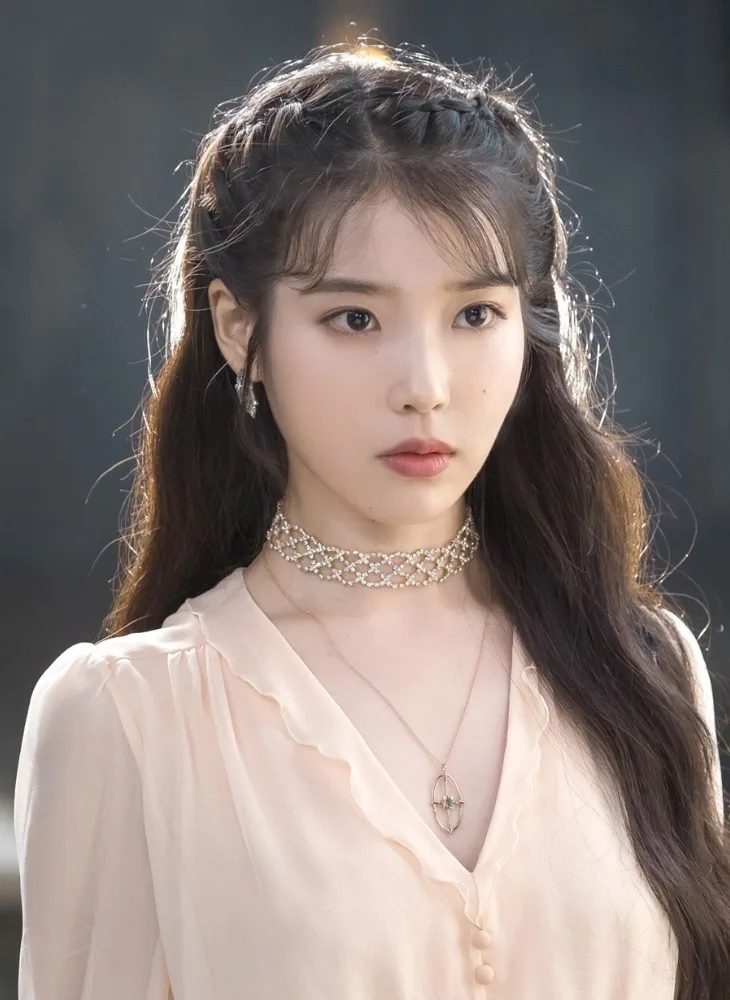 IU ngũ quan nhỏ