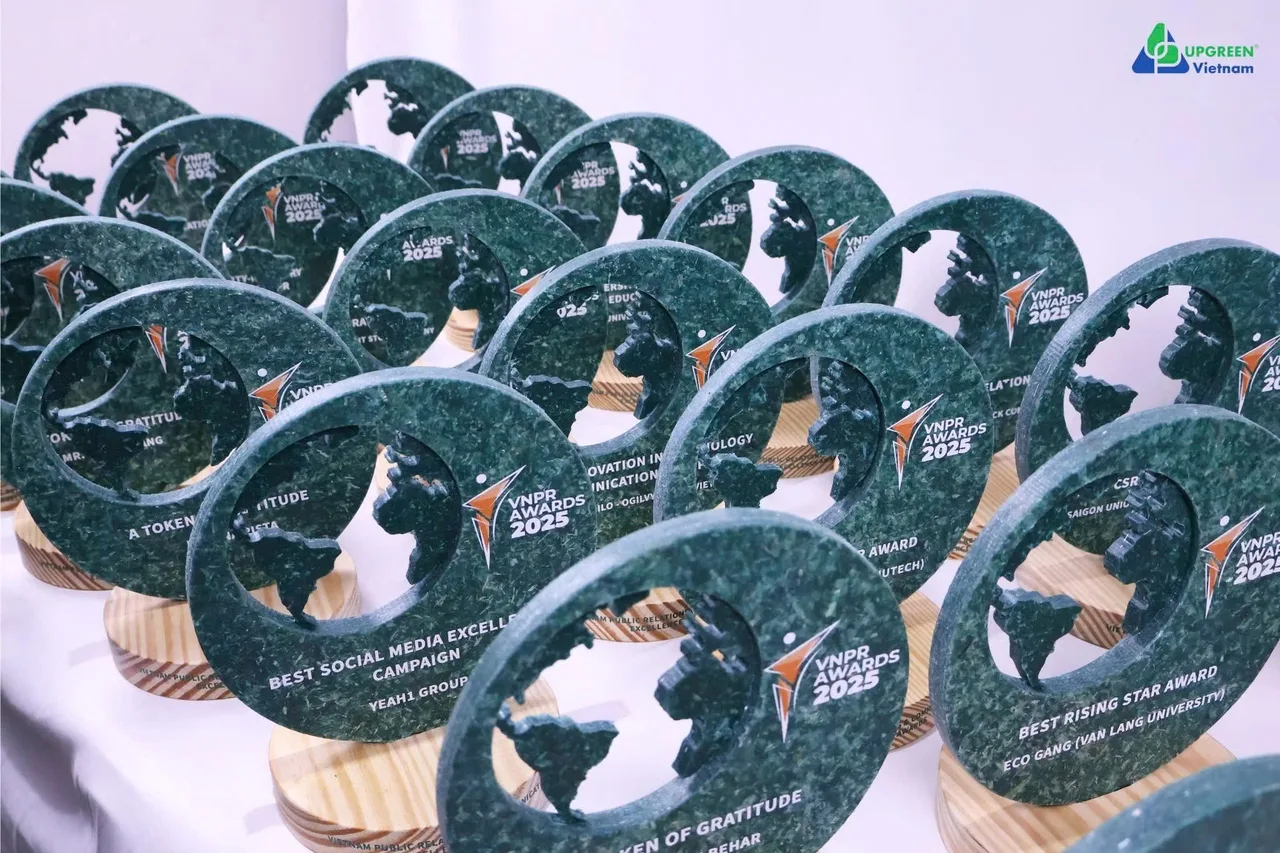 kỷ niệm chương được chế tạo từ vật liệu tái chế do upgreen thiết kế