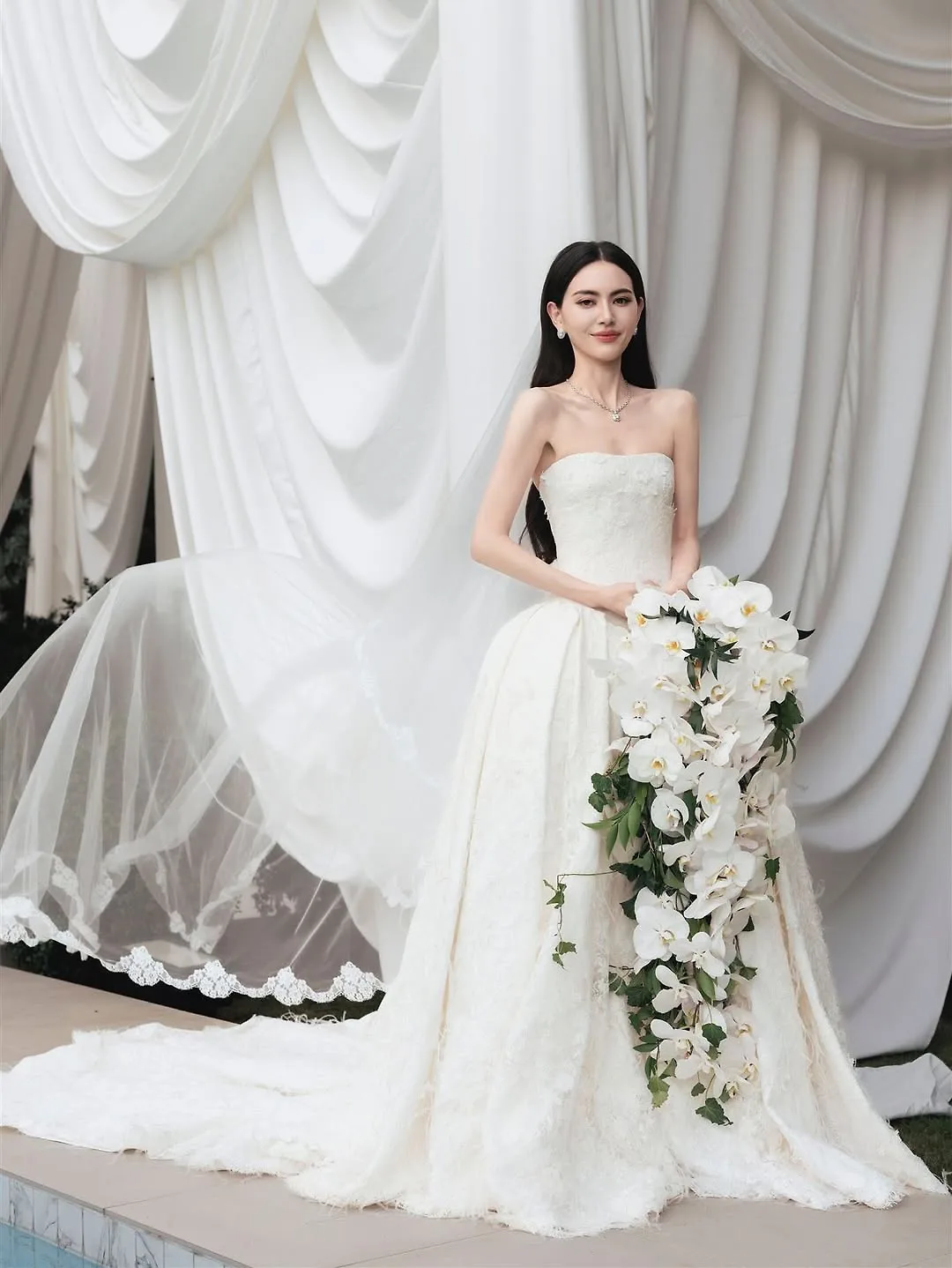 váy cưới mai davika