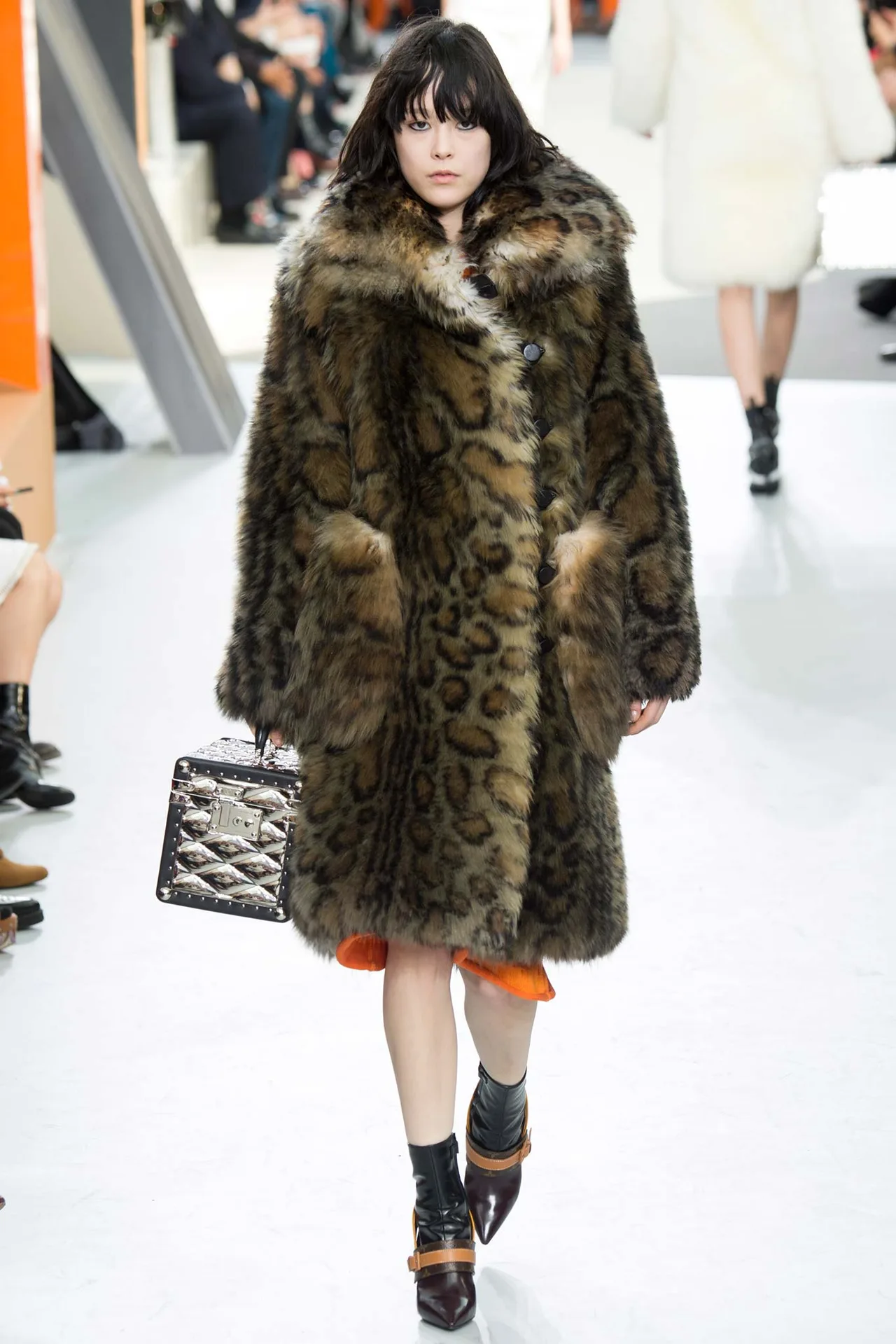 ao khoac nu thoi trang louis vuitton