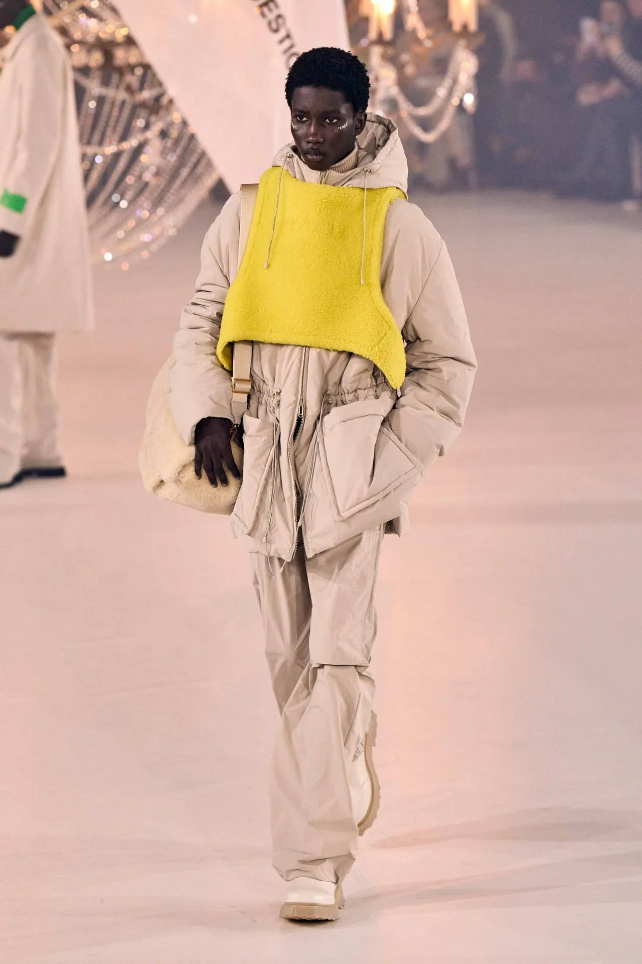 Off-White Thu Đông 2022 look 27