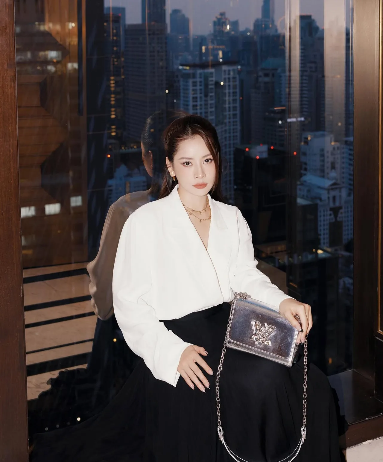 Áo blouse cổ chữ V