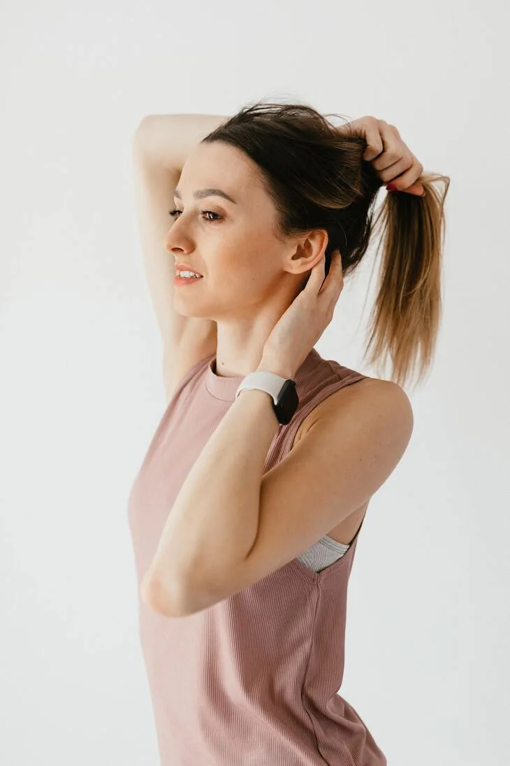 Nên hạn chế gội đầu nếu da đầu bị khô và kích ứng. Ảnh: Pexels. Nên hạn chế gội đầu nếu da đầu bị khô và kích ứng. Ảnh: Pexels.