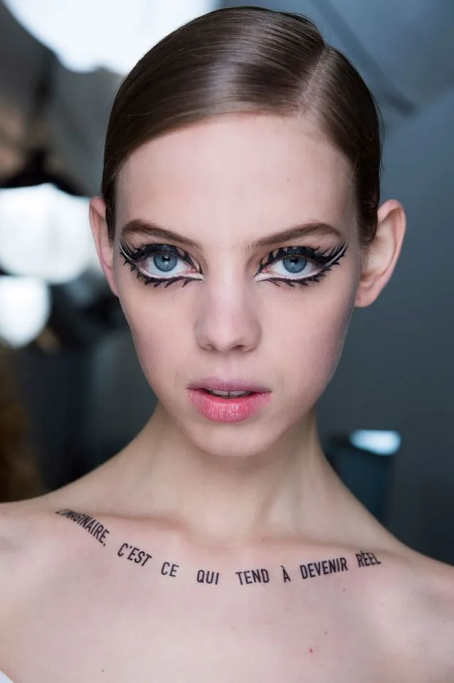 Chuyên gia trang điểm Dior chia sẻ cách kẻ mắt đẹp và… “dị" Chuyên gia trang điểm Dior chia sẻ cách kẻ mắt đẹp và… “dị"