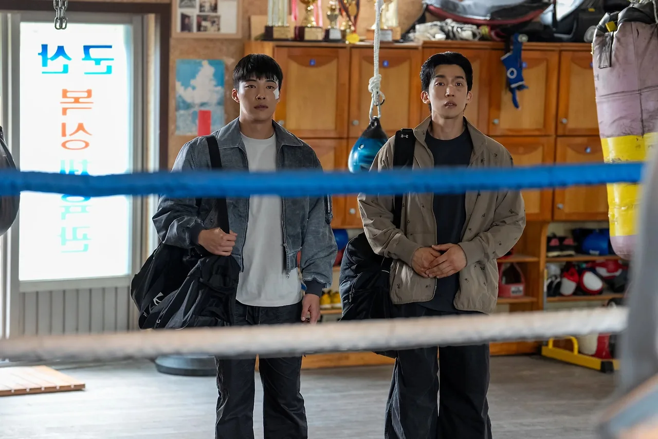 Tạo hình của Woo Do Hwan và Lee Sang Yi trong phim Bloodhound mùa 2.