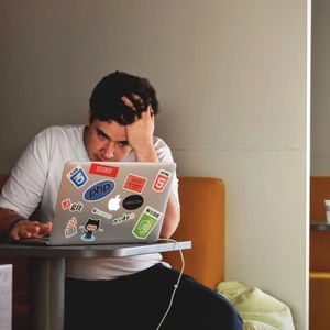 3 biểu hiện của người hay nghĩ nhiều và bí quyết tự xoa dịu bản thân