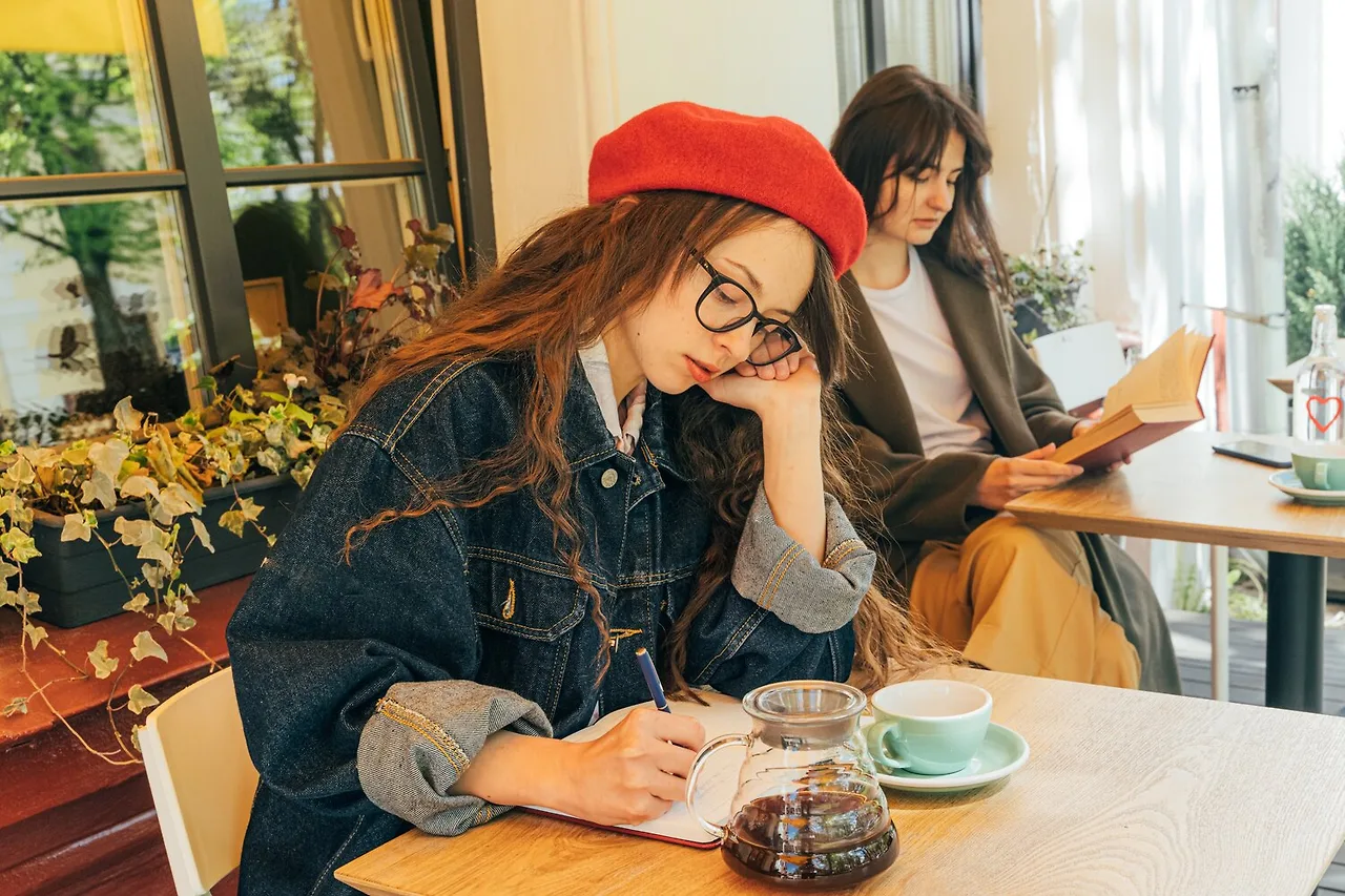 cô gái viết cung hoàng đạo