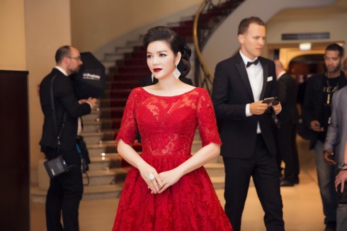 Lý Nhã Kỳ nổi bật với sắc đỏ cổ điển tại Cannes 2016 06