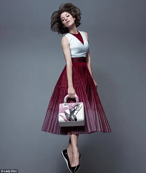 Nữ diễn viên Marion Cotillard trong chiến dịch quảng bá của Dior.