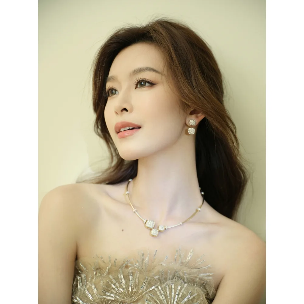 Làn da tươi trẻ, rạng ngời của nữ diễn viên Hồng Kông Văn Vịnh San.