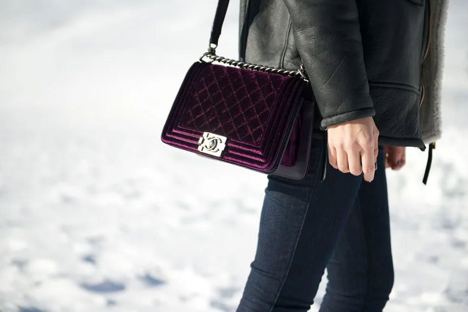 Vải nhung: Túi xách Chanel