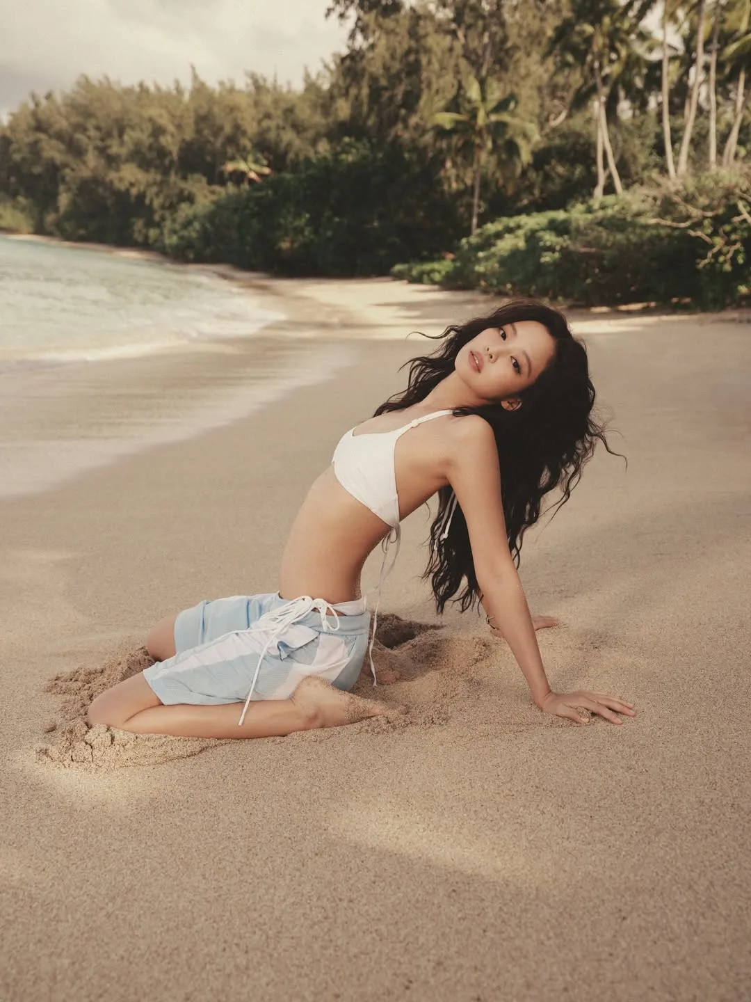 Jennie trong bộ ảnh hợp tác cùng Frankies Bikinis