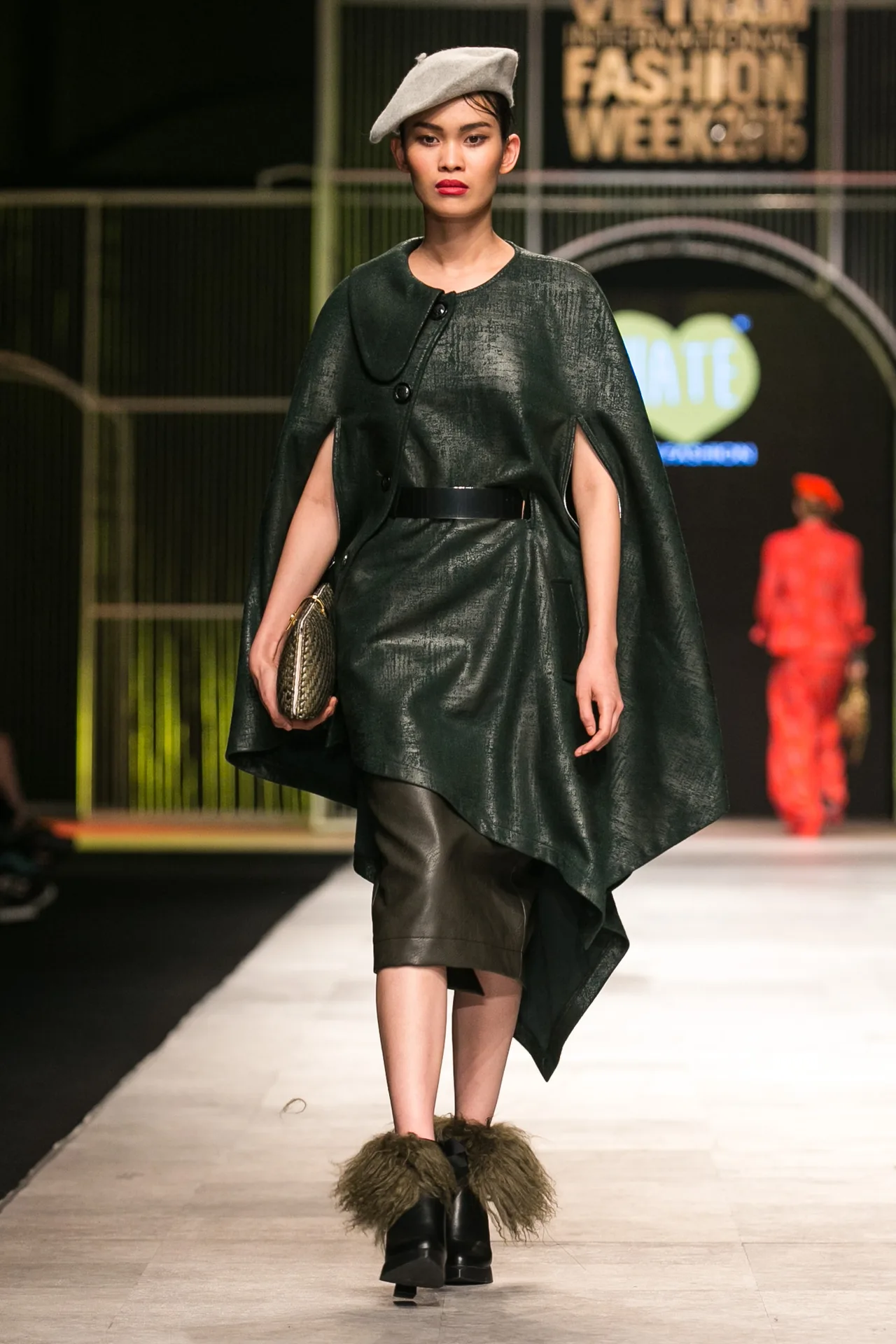 I HATE FASHION thả “Ký ức những mùa đông cũ kỹ” vào BST Thu-Đông 2016 tại VIFW - ELLE VN
