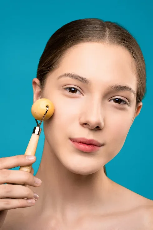 Bạn nên kết hợp cùng dụng cụ massage khi dùng kem mắt. Bạn nên kết hợp cùng dụng cụ massage khi dùng kem mắt.