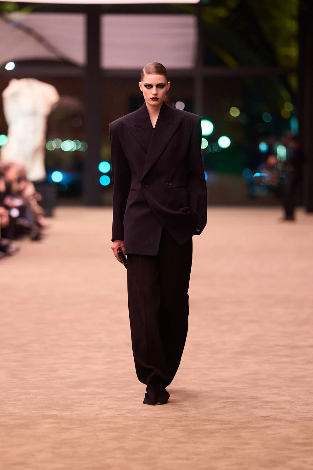 BST Saint Laurent Thu-Đông 2026.