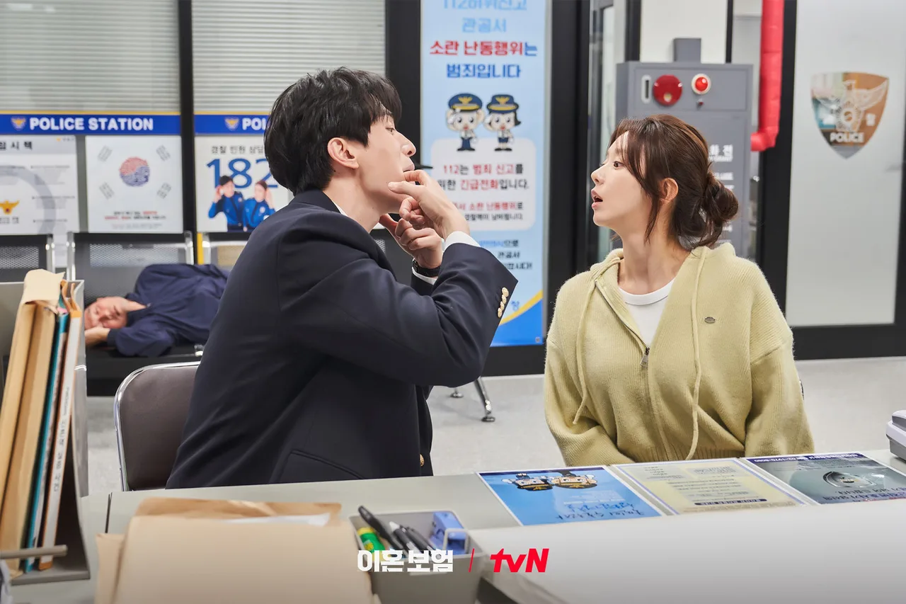 lee dong wook và bạn diễn trong bảo hiểm ly hôn