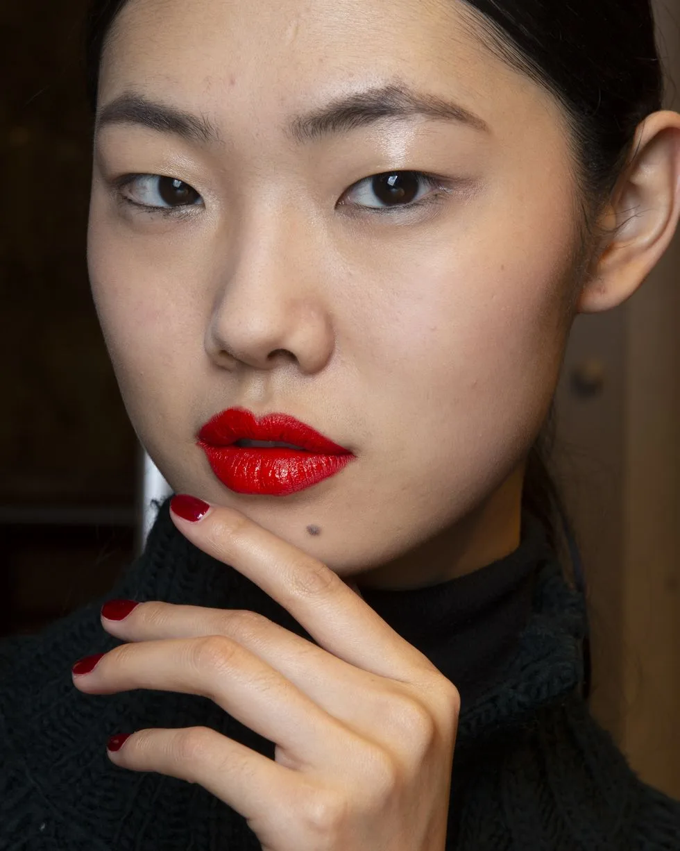 màu nail đỏ cổ điển màu nail đỏ cổ điển