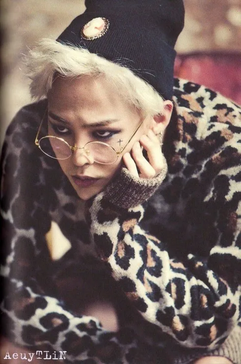 Tài sản mà G-Dragon tự hào nhất là tất cả trang phục, giày, nón mũ của mình. Nếu anh đánh mất chúng anh khó mà mua lại được. Anh ấy giờ đã có thói quen khó bỏ là luôn luôn lôi chúng ra sắp xếp, phối hợp.
