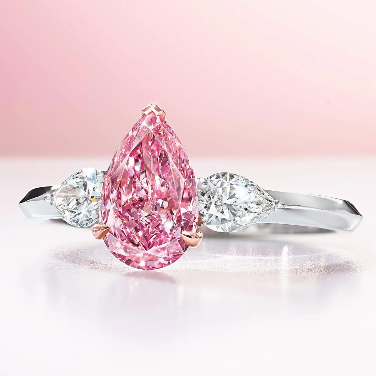 Sắc hồng ngọt của chiếc nhẫn The Graff Pink.