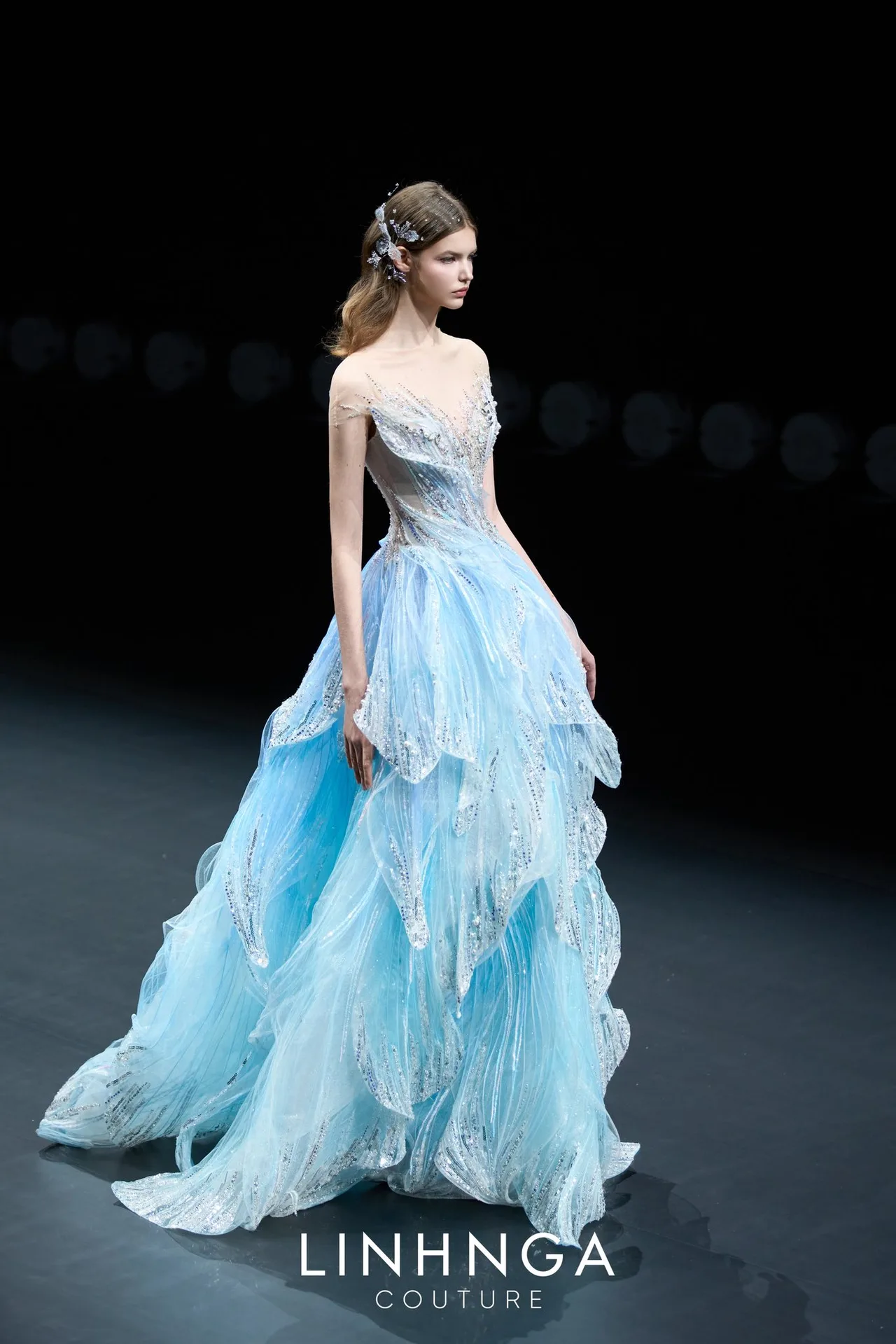 elle-linh-nga-couture-shanghai-fashion-week-2026-tuan-le-thoi-trang-thuong-hai-thoi-trang-viet00008