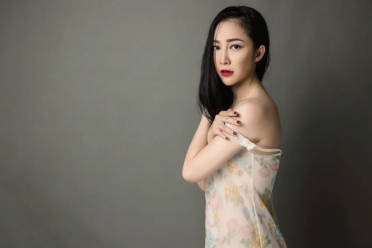 Diễn viên múa Linh Nga trong thiết kế của NTK Li Lam 03