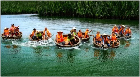 Tác phẩm đoạt giải ba "Trên dòng sông quê" của Đặng Kế Cường