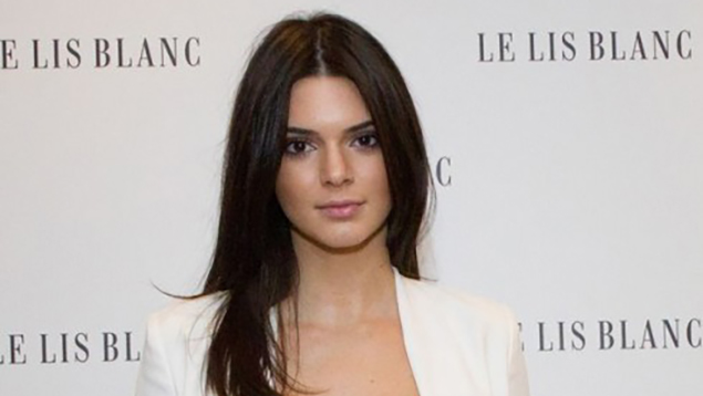 Kendall Jenner chia sẻ về làn da mụn trong quá khứ