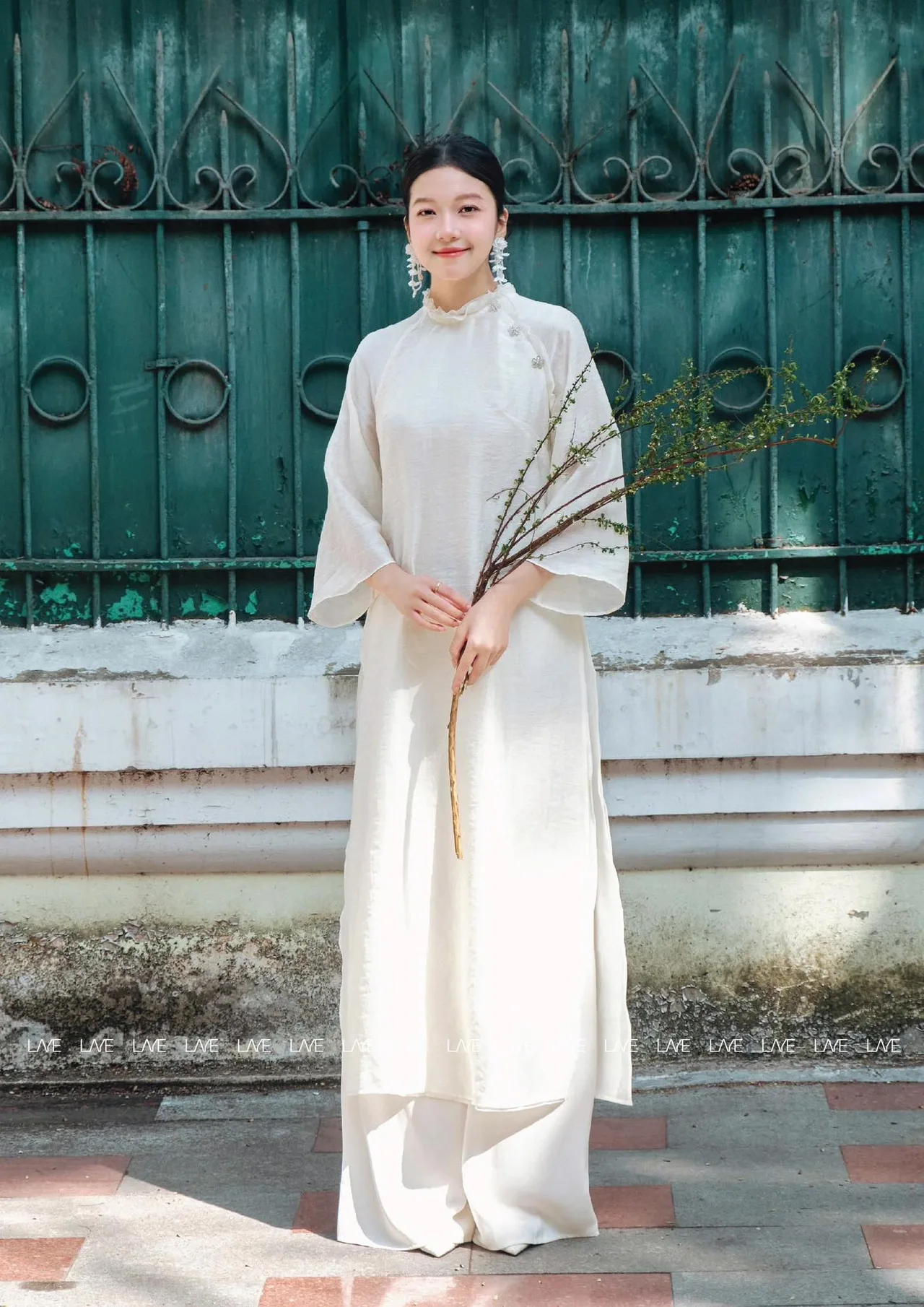 Áo dài màu trắng laye