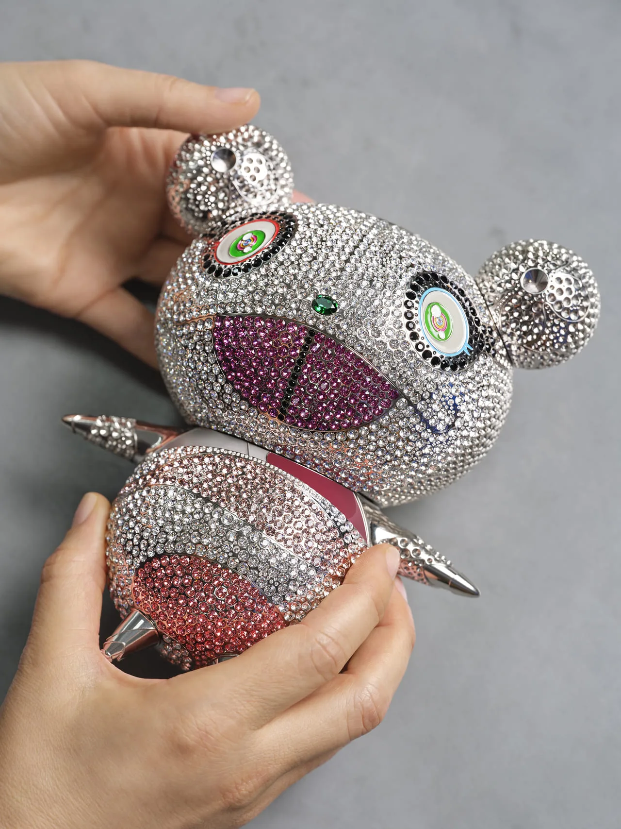 thiết kế Panda Clutch đính đá