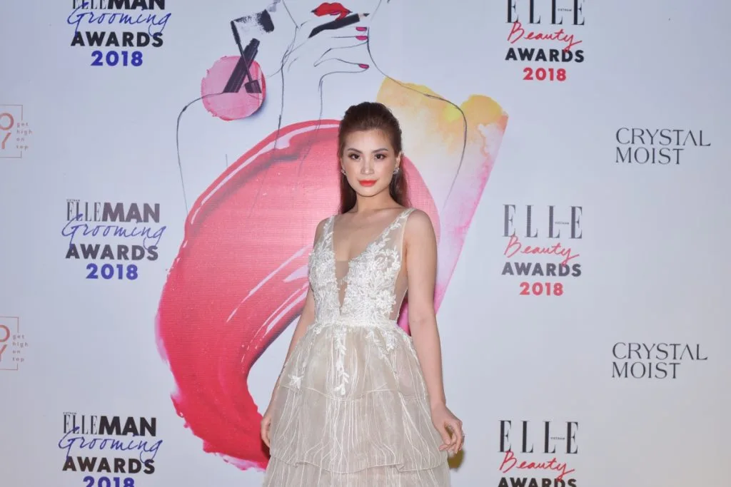 ELLE Beauty Awards 2018: Phạm Hương chiến thắng giải Best Hair of the Year ELLE Beauty Awards 2018: Phạm Hương chiến thắng giải Best Hair of the Year