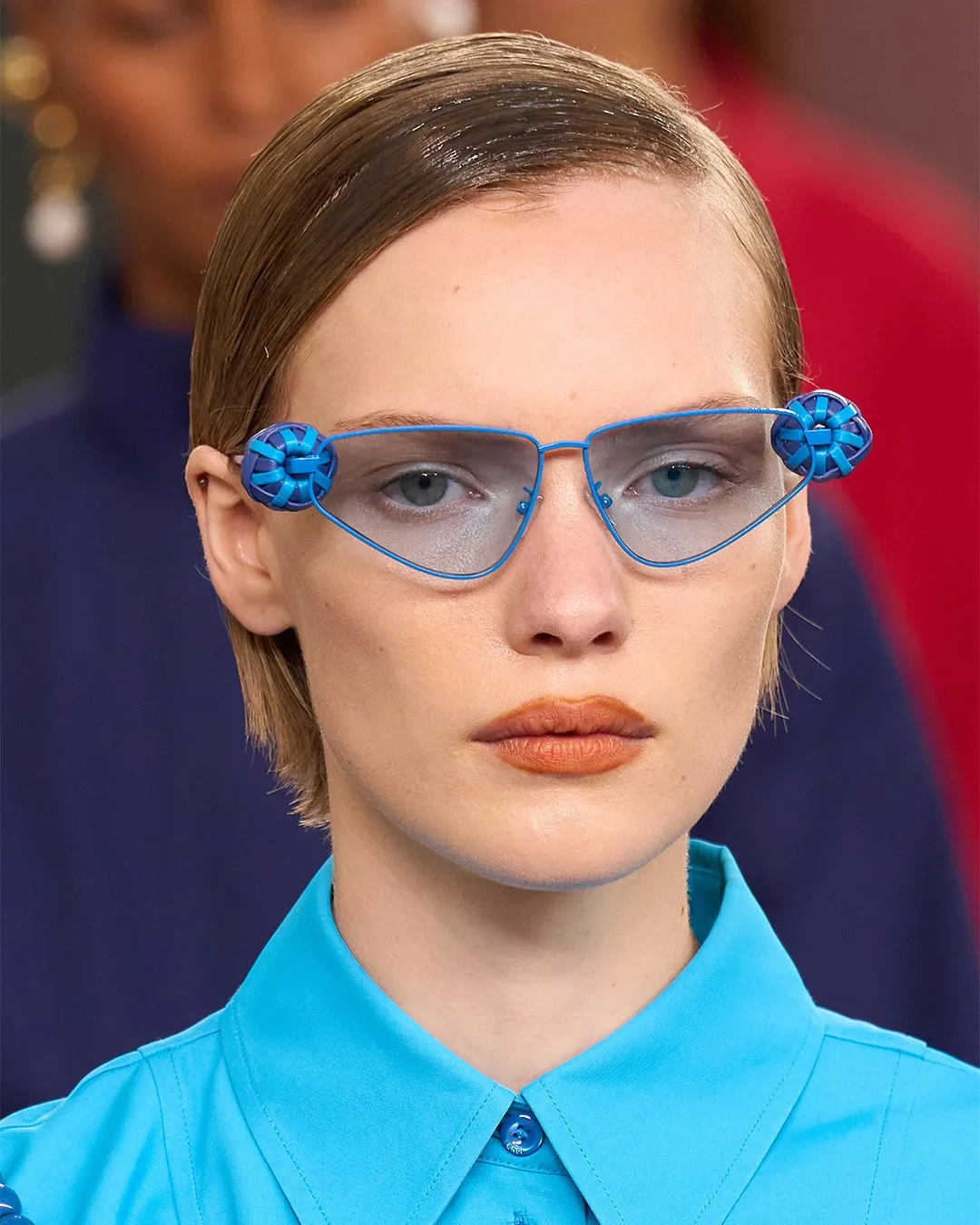 Kính mang hơi thở retro trong BST Xuân-Hè 2026 của Fendi.