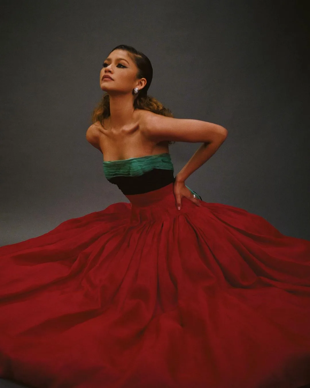 quý cô zendaya trong chiếc váy đỏ
