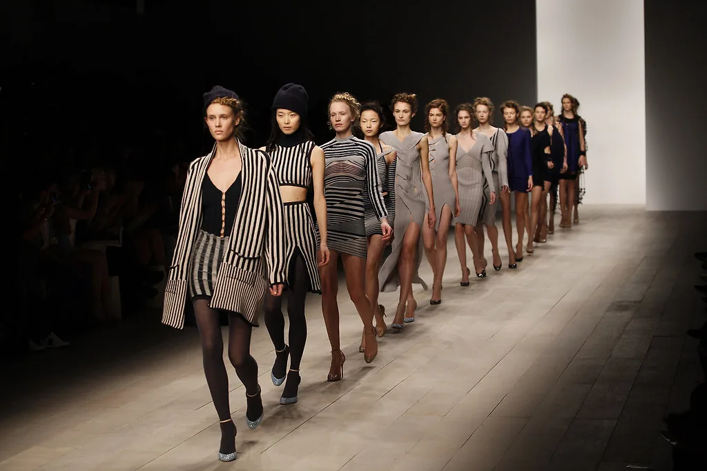 NTK Tom Ford giải mã nguyên do vì sao người mẫu có cùng kích thước chuẩn mực NTK Tom Ford giải mã nguyên do vì sao người mẫu có cùng kích thước chuẩn mực