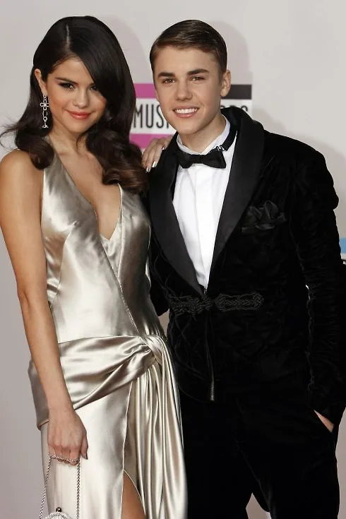 Miley Cyrus và Selena Gomez