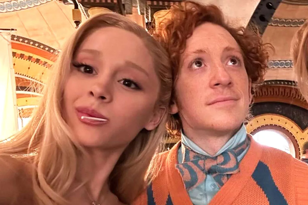 Ariana Grande và Ethan Slater