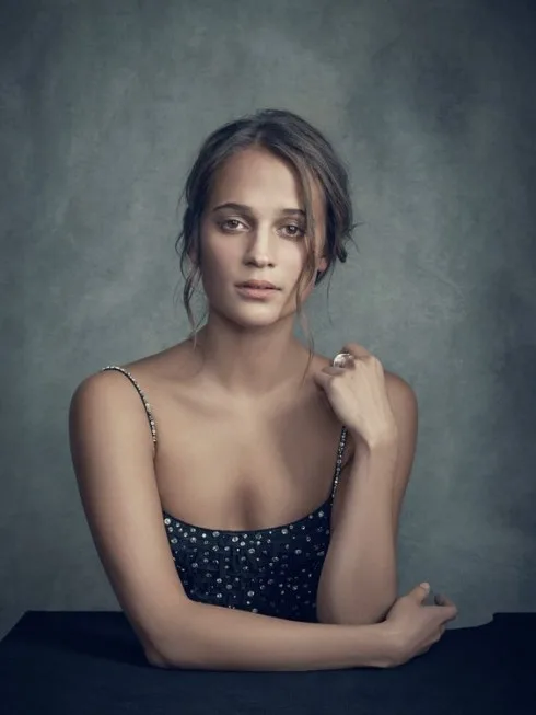 Alicia Vikander tu bo giac mo vu cong va tro thanh co gai vang cua Hollywood-ellevn-01
