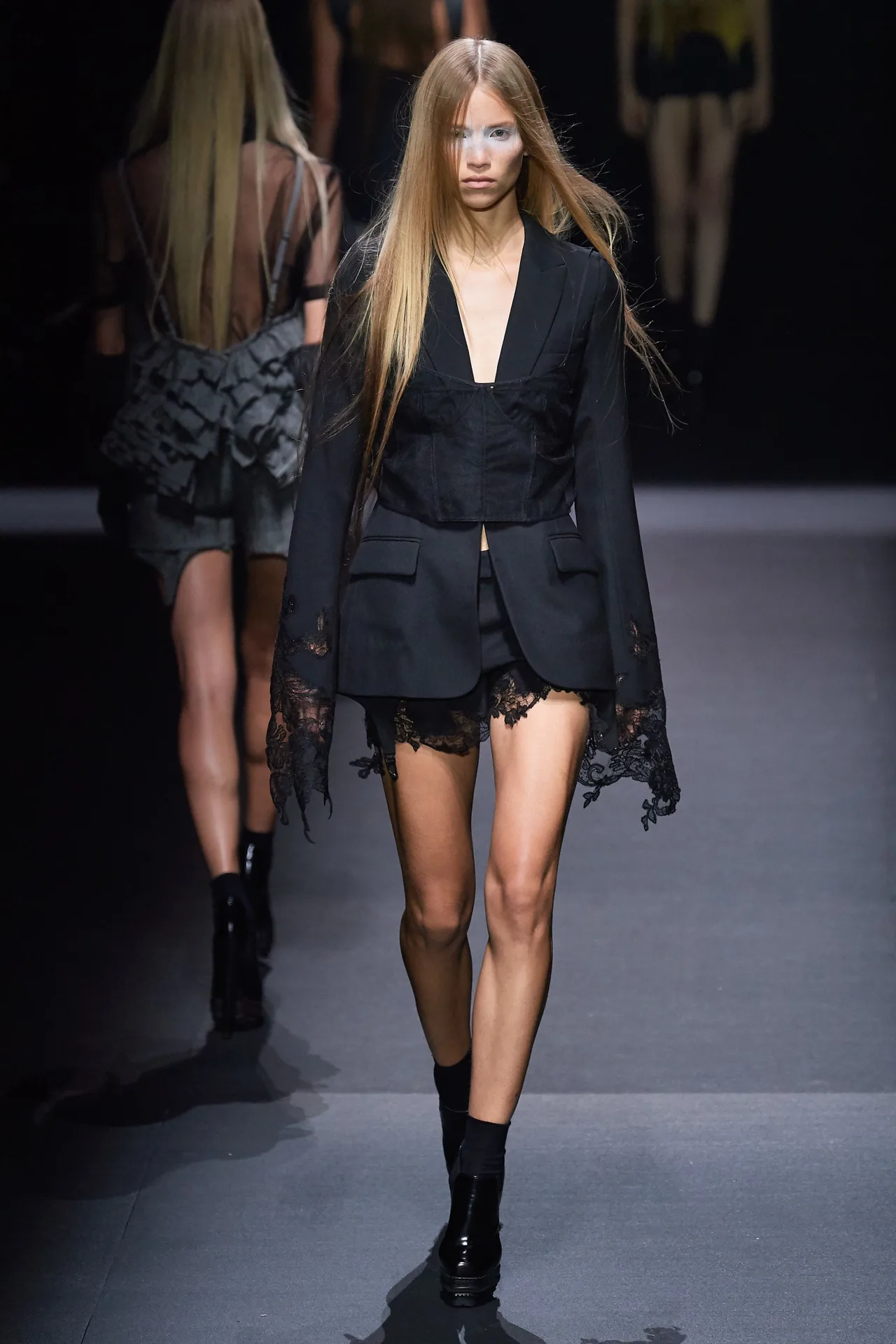 áo blazer phối ren vera wang xuân hè 2020