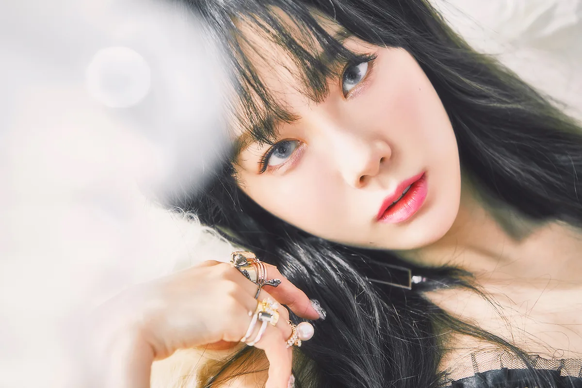 Ca sĩ Taeyeon trong MV I Got Love