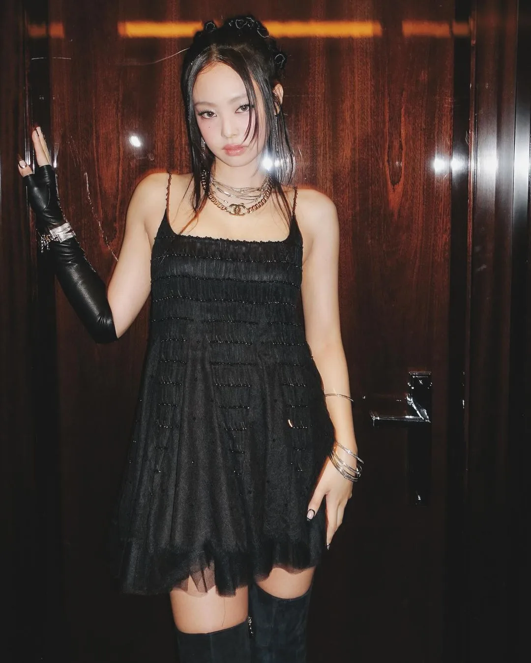 jennierubyjane diện đầm đen