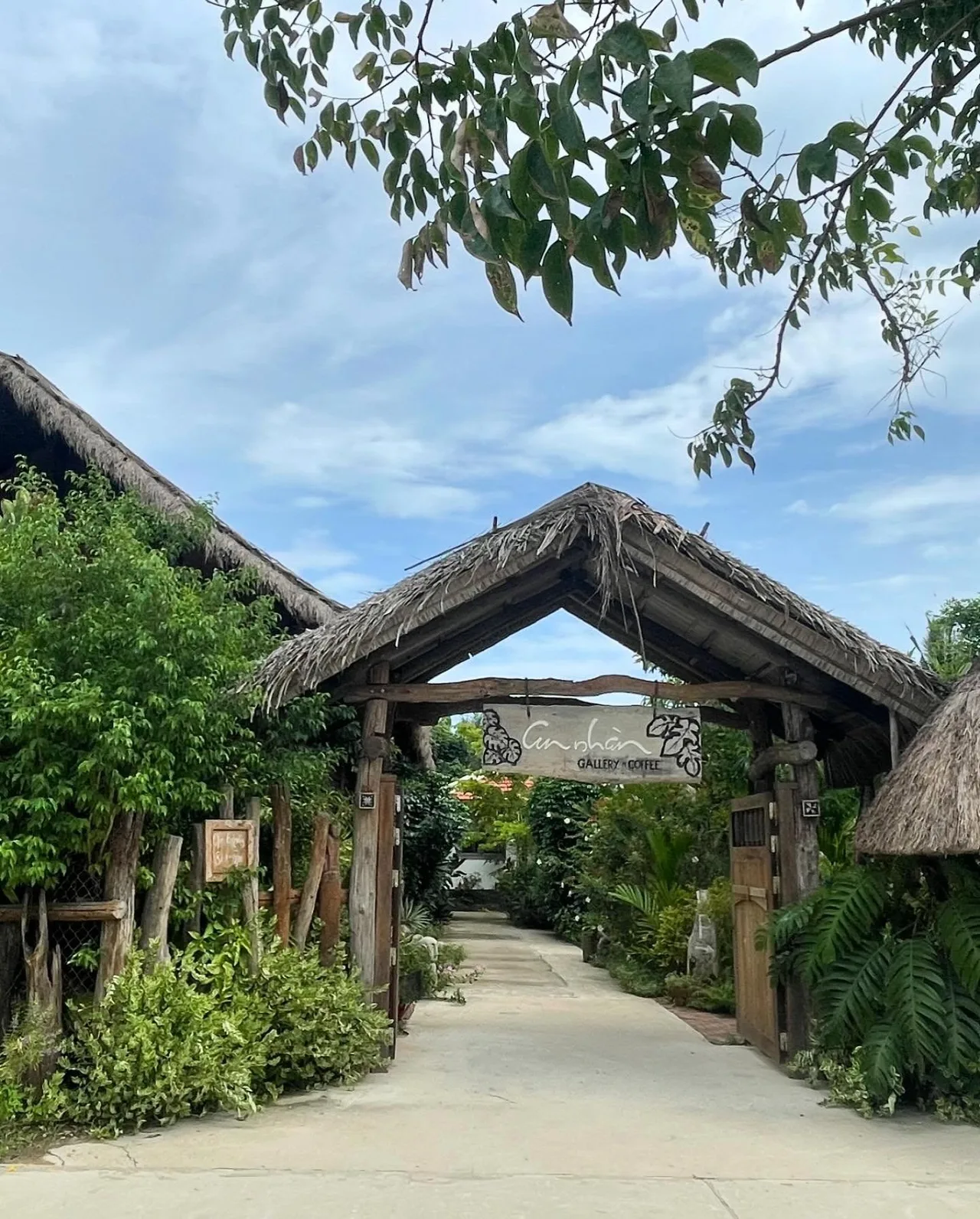 gallery mang đến không gian mộc mạc, xanh mát và yên bình.