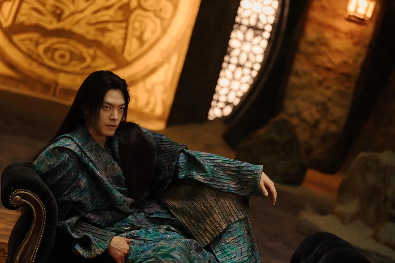 Kim Woo Bin thủ vai Thần Đèn Iblis trong phim Genie Make a Wish