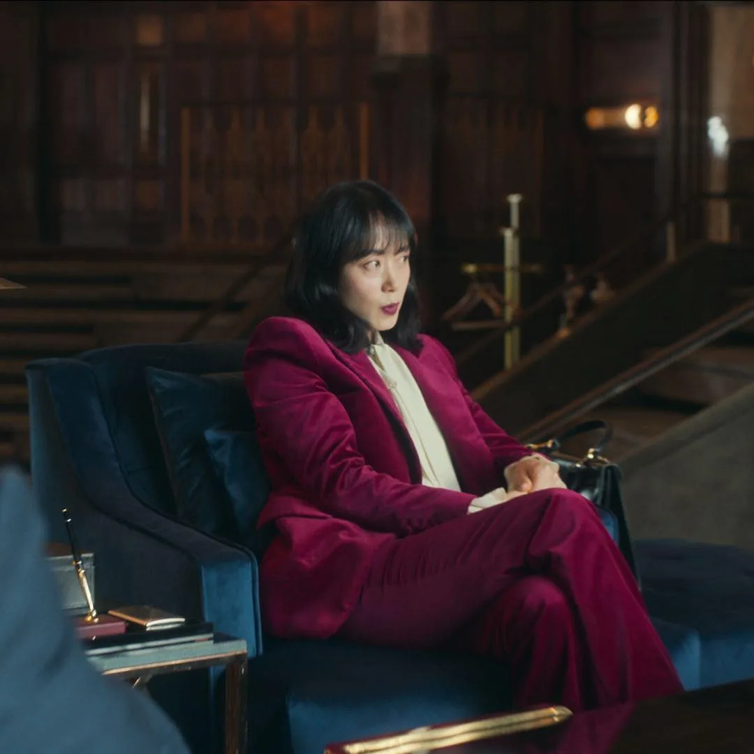 Jeon Do Yein diện vest tím than